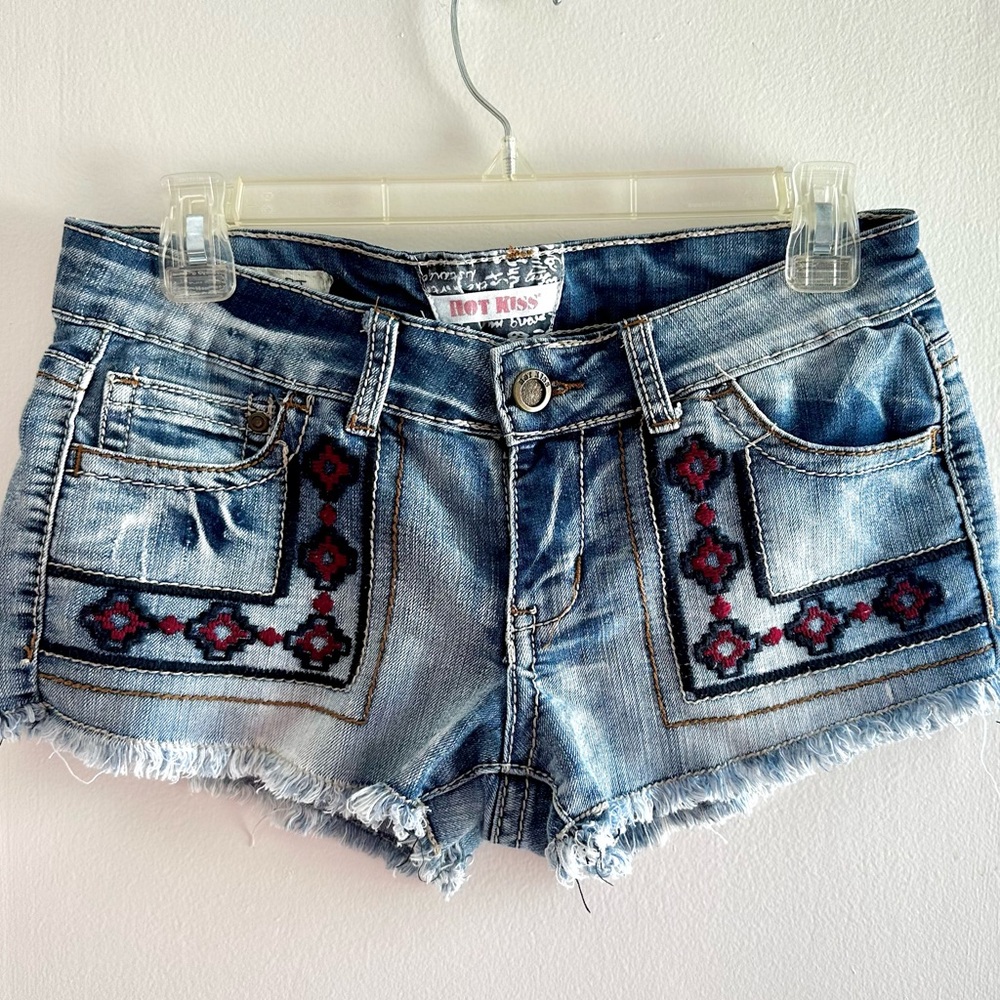 Hot Kiss Distressed Jean Short Shorts Y2K Embroidered Medium Wash Size 7